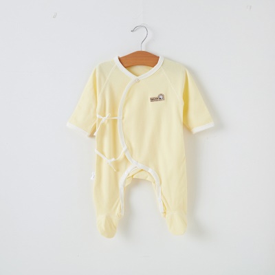 Combinaison bébé avec lanière en coton imprimé