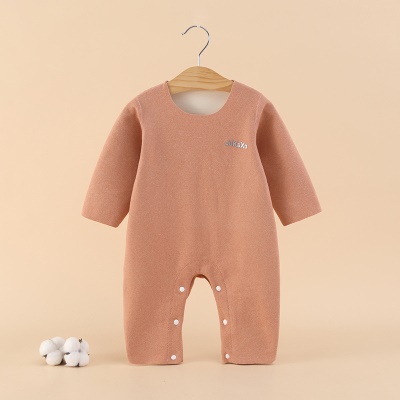 Combinaison pour bébé rayures en fibres chimiques et boutons mélangés