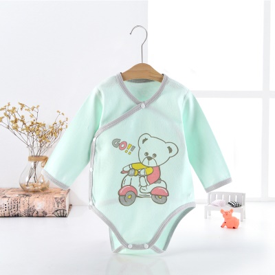 Combinaison bébé en coton double patte biseautée et boutonnage simple