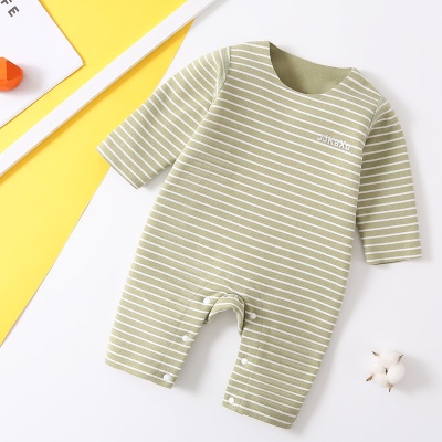 Combinaison pour bébé rayures en fibres chimiques et boutons mélangés