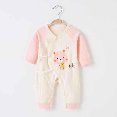 Combinaison bébé en coton cartoon imprimé avec patte oblique