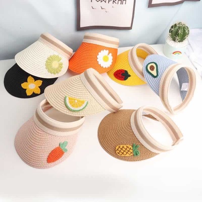 Chapeau de tennis pour femmes avec broderie de satin de paille