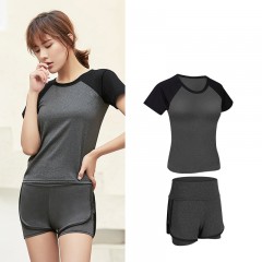 Tenue de sport femme short combiné legging et t-shirt à cou rond