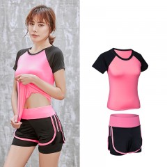 Tenue de sport femme short combiné legging et t-shirt à cou rond