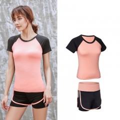 Tenue de sport femme short combiné legging et t-shirt à cou rond