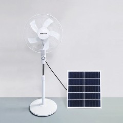 Ventilateur  solaire sur pied