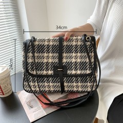 Sacs à bandoulière pour femmes avec rayures à carreaux tressés