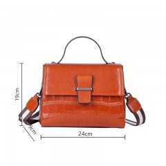 Sac à bandoulière en cuir de vache et motif de crocodile