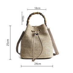 Sac à main pour femme en  herbe tressée et poignée en bambou