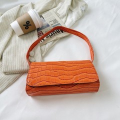 Sac à main avec fermeture en boucle magnétique