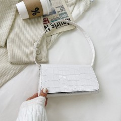 Sac à main avec fermeture en boucle magnétique
