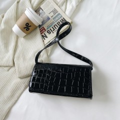Sac à main avec fermeture en boucle magnétique