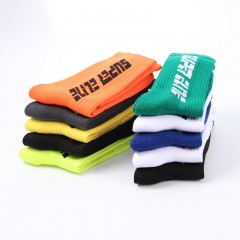 Chaussettes de sport avec lettres fluorescentes