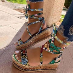 Sandales pour femmes tressées à semelle épaisse avec bretelles