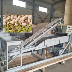 Machine à décortiquer les grains de pistaches