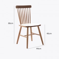 Chaise simple en bois massif