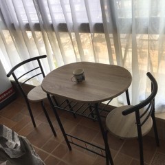 Ensemble de table et de chaises( une table + deux chaises)