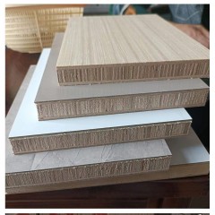 Panneau en bois contreplaqué noyau d'eucalyptus