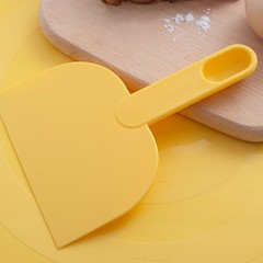 Coupe-pâte en plastique