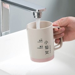 Gobelet de toilette en plastique bicolore épaissi avec poignée
