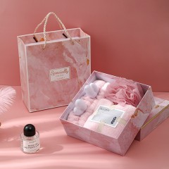 Boîte cadeau de bain 3 pièces (bandeau attache-cheuveux + boule de bain moussante + serviette) polaire de corail
