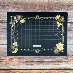 Tapis de découpe A4 noir/translucide disponible sur les deux faces