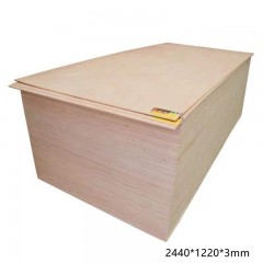 Contreplaqué en noyau de bois djarrah stockholm classe E1 5-25mm