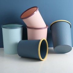 Poubelle en plastique