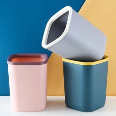 Poubelle en plastique