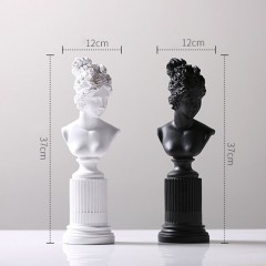 Figurine de statue nordique en noir et blanc