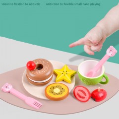 Ensemble de jouets en bois pour enfants jouant à la maison
