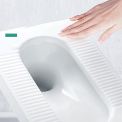 WC accroupis en céramique avec double entrée et bande antidérapante