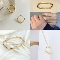 Petite bague carrée avec diamant artificiel
