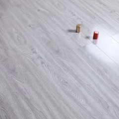 Plancher en bois stratifié résistant à l'usure
