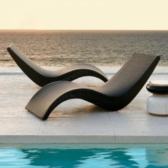 Chaise longue en rotin PE avec cadre en métal tressé