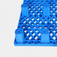 Palette en plastique à neuf pieds