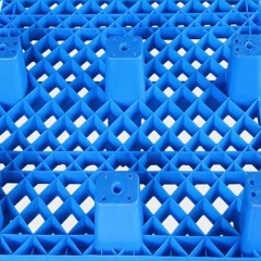 Palette en plastique à neuf pieds