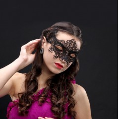 Masque de fête dentelle noir demi-visage