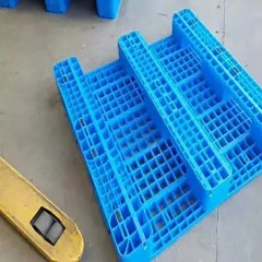 Palette en plastique pour entreposage  1.1* 1.1M double face