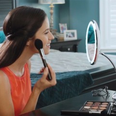 Miroir cosmétique avec éclairage LED