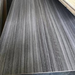 Panneaux multicouches sans peinture et imperméable sur un côté