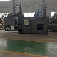 Machine à briquettes de paille
