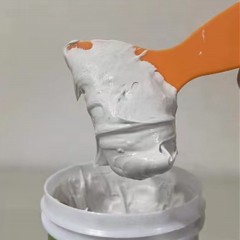 Pâte de mastic pour réparation des murs