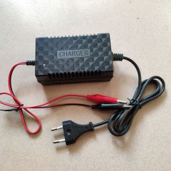 CHIFENG Chargeur de batteries plomb-acide 12V2A Euro Regulation