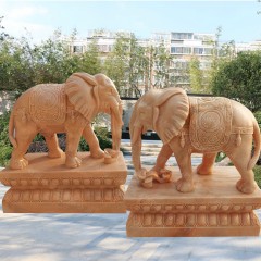 Paire d'éléphant sculpté en pierre  de marbre blanc  rouge et bleu