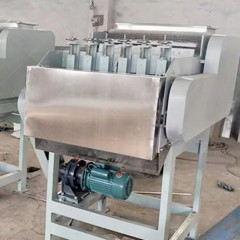 Machine à  décortiquer des noix de cajou