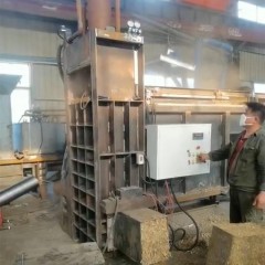 Machine à briquettes de paille