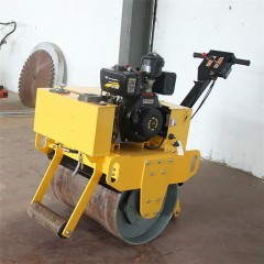 Compacteur de rouleau pour travaux
