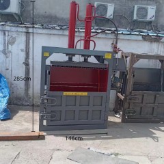Machine de traitement  d'aliments semi-automatique
