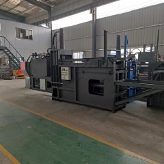 Machine à briquettes de paille